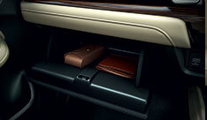 SPACIOUS GLOVE BOX